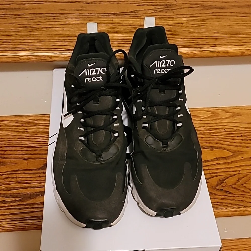 Nike Airmax 270 React - Picture 2 of 11